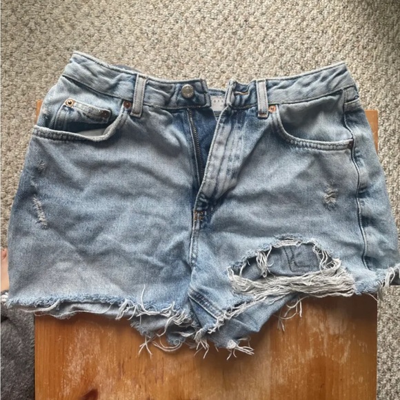 TOPSHOP Women’s Ripped Jean Shorts - Picture 3 of 5